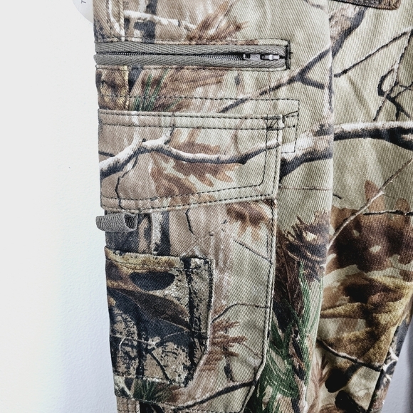 Cabela's Realtree Women's Camo Cargo Pants Hunting Hiking Camping NWT - Picture 10 of 14